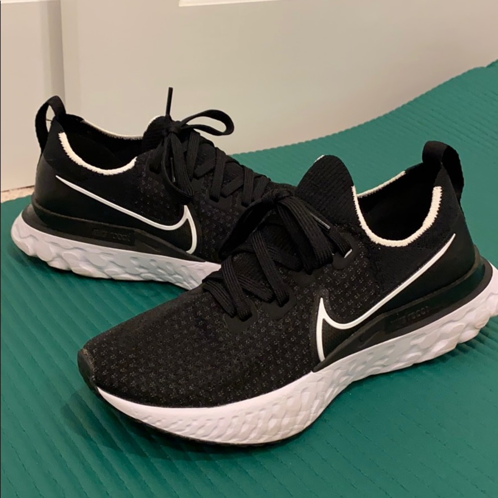 Nike Women’s React Infinity Run Flyknit 7.5
